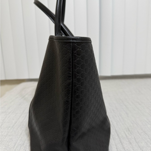 Gucci Black Textured Leather Handbag - Picture 4 of 13